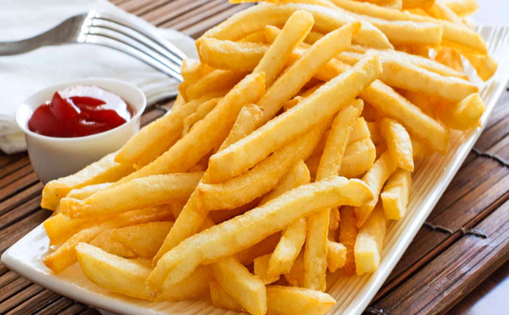 Показываем как пожарить фри хрустящим и не масляным: пошаговый рецепт