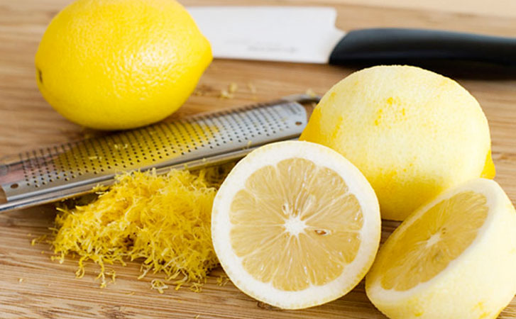 Кожуру лимона не стали выбрасывать, а натерли и заморозили. Лимон будет как свежий всю зиму