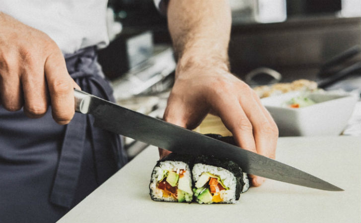 Японские ножи на кухне: мастер показывает, для чего используют 4 разные формы