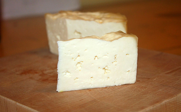 Добавляем творог в молоко и сыр готов за 15 минут. Рецепт из СССР: выход сыра почти без остатка