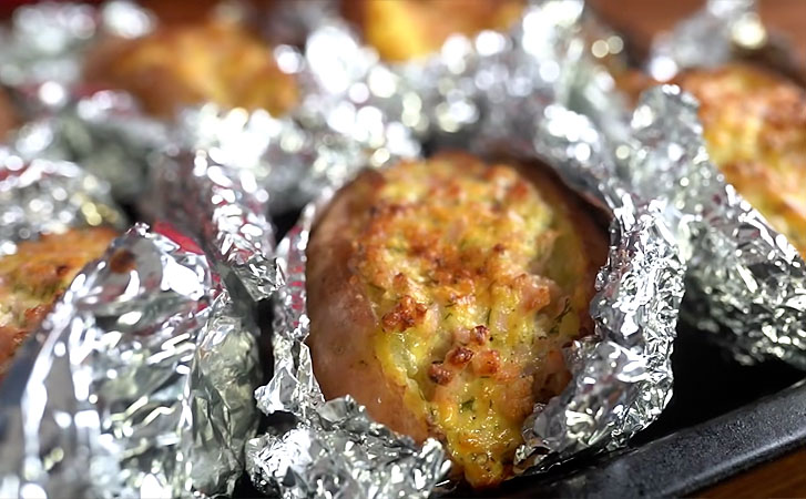 Показываем как сделать вкуснейший ужин за копейки: нужна картошка и ломтик ветчины
