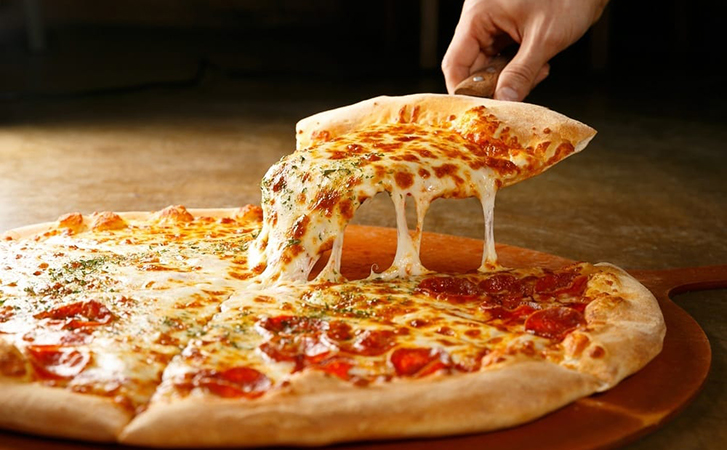 Тесто для пиццы по совету пиццайолы: убираем при замесе воздух