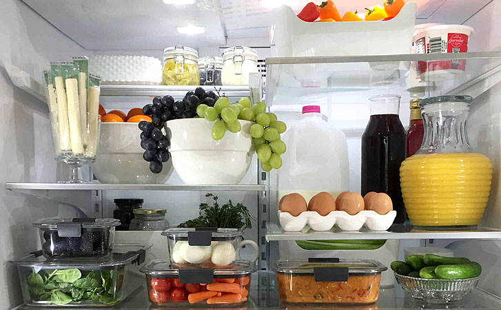 Перекладываем еду внутри холодильника, чтобы хранилась в 2 раза дольше, а полки чистим пылесосом