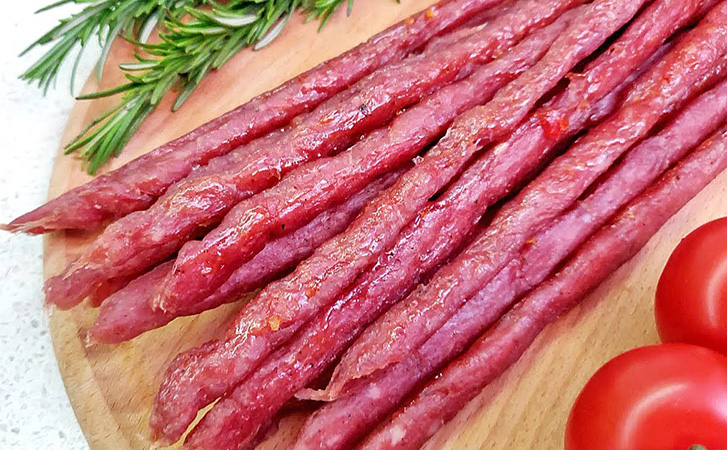 Делаем 30 мясных колбасок всего из 700 граммов мяса