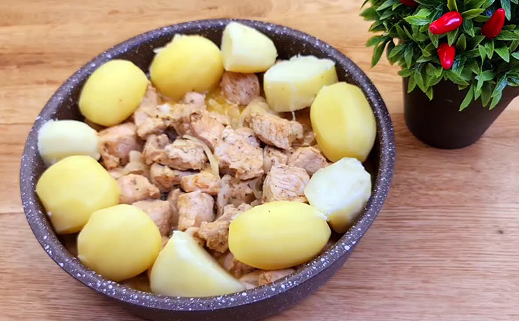 Картошка с мясом под сыром. Для нового вкуса обычных продуктов достаточно 100 граммов пармезана