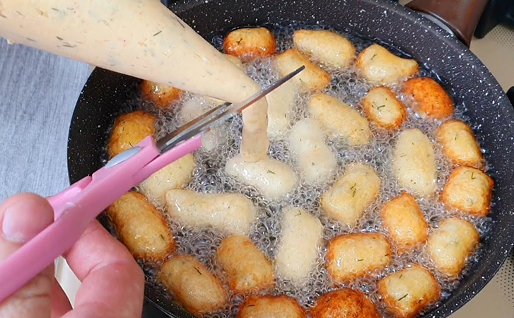 Жарим картофель с добавлением муки: теперь корочка получается всегда