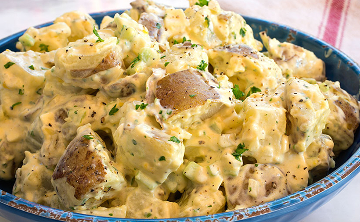Делаем картошку основным ингредиентом сытного салата: порция заменяет ужин