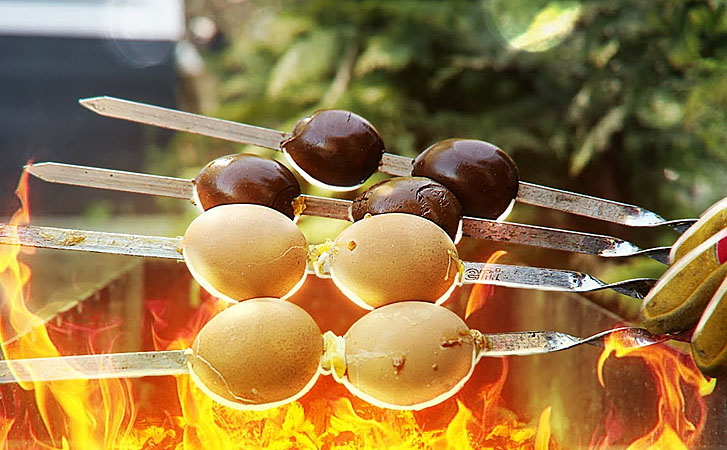 Проверяем рецепты закусок из яиц. Готовим в соевом соусе и на мангале как шашлык
