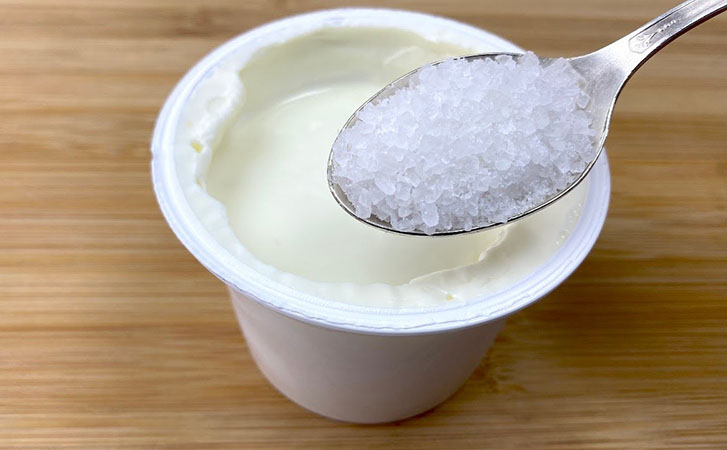 Солим йогурт и через 4 часа из него получается настоящий мягкий сыр
