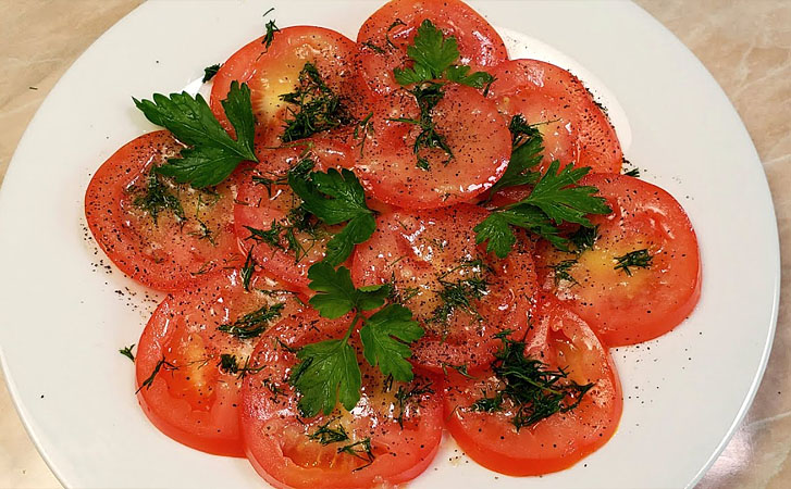 Острые помидоры на замену салатам: на заготовку и маринование уходит всего 10 минут, а съедаются они еще быстрее