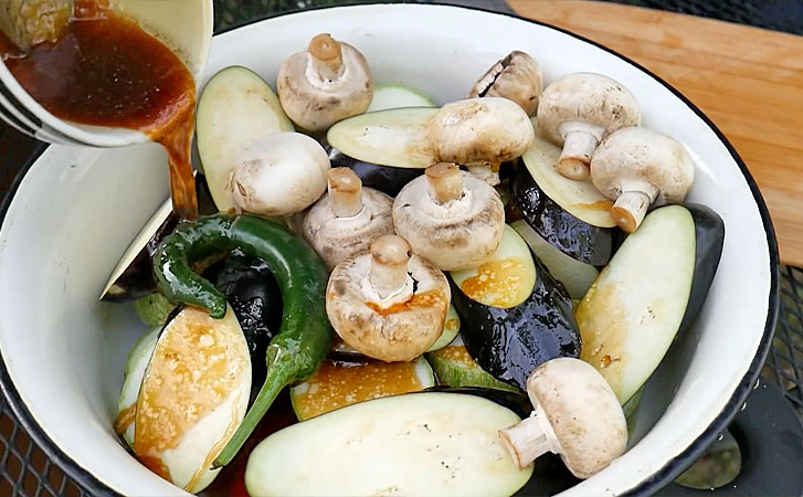 Минутный маринад для овощей на мангале. С ним овощи разбирают быстрее шашлыка
