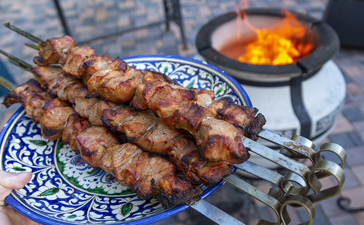 Маринуем шашлык на квасе и готовим в тандыре. Вкус мяса усиливается, и получается без пригорания