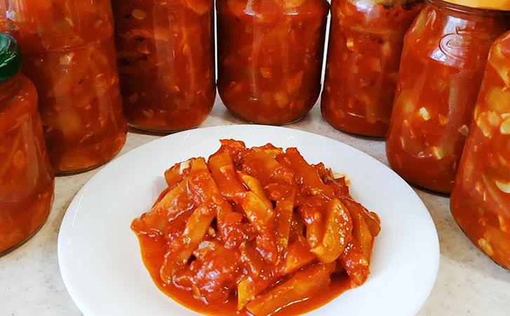 Лечо из кабачков и перца: тушим с томатной пастой и закатываем. Зимой заменяет салаты с гарнирами