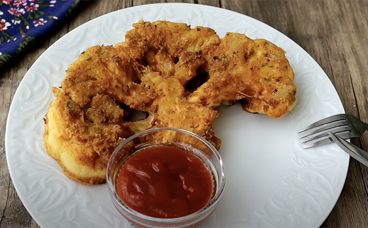 Цветная капуста в особом кляре. Убираем изначально пресный вкус, добавив к муке смесь маринада и молока
