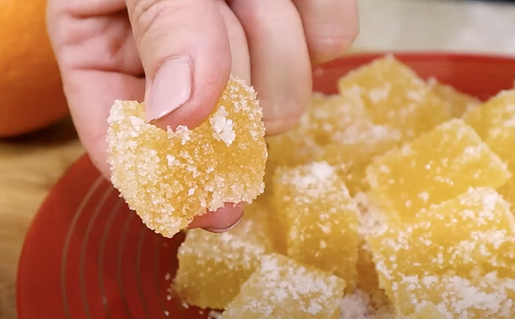 Полкило апельсиновых мармеладных конфет за 15 минут. Для вкуса достаточно полстакана сока