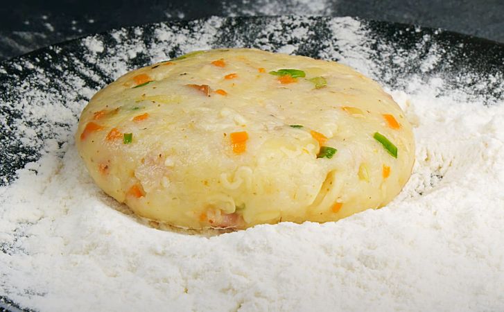 Делаем пюре основой котлет. Всего 200 граммов мяса в начинку и ужины на несколько дней готовы