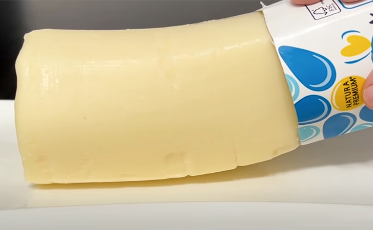 Превращаем 1 литр магазинного молока в полтора килограмма настоящего сыра Чеддер