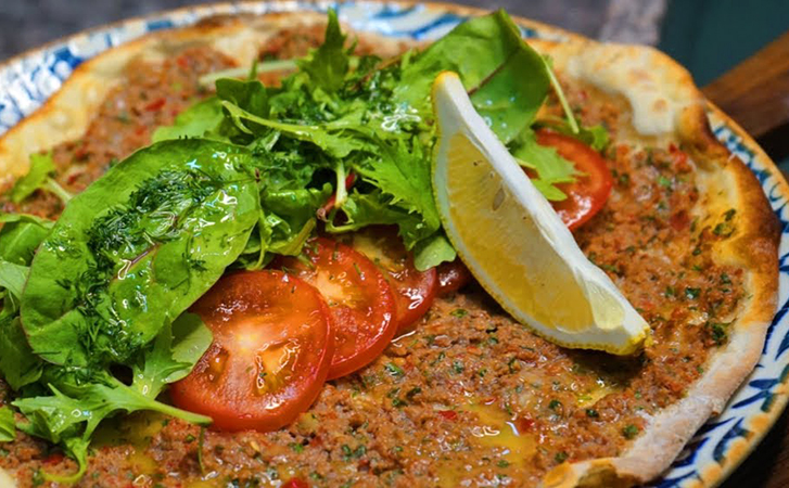 Лахмаджун: турецкая замена пицце. Готовим проще и быстрее, а начинки больше