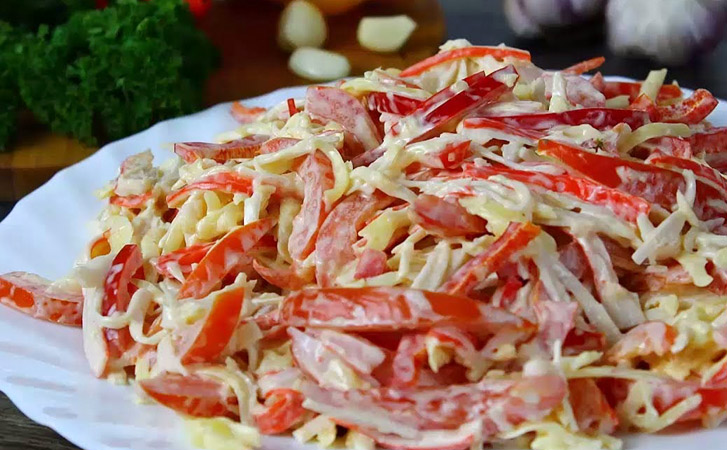 Салат Красное море: забываем про надоевший крабовый салат из палочек и заменяем его новым