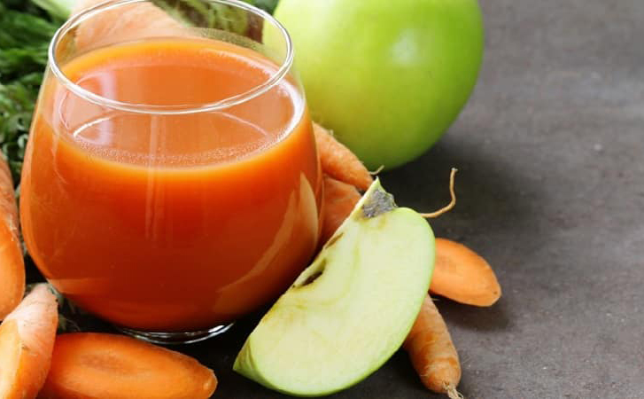 Витаминный нектар из яблок и моркови: варим и закрываем банки. Пьют и взрослые, и дети