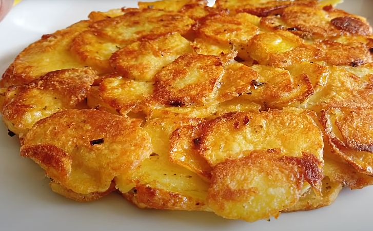 Пирог из картошки без добавления теста: идет в любое время дня и даже на гарнир. Подсмотрели рецепт в Италии