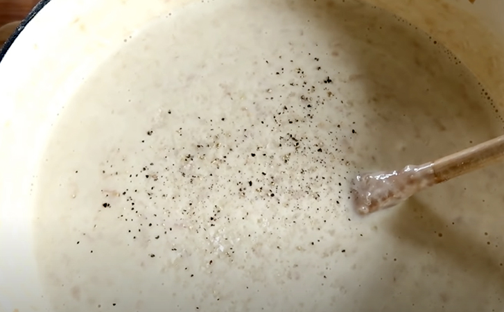 Варим суп, когда дома нашелся только хлеб: он сытный и густой. Рецепт подсмотрели во французской деревне