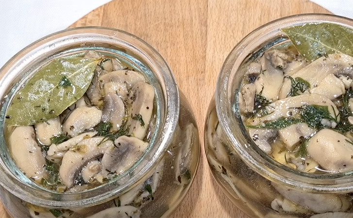 Превратили грибы в закуску: моментальные маринованные шампиньоны за 10 минут, пока гости подходят к двери