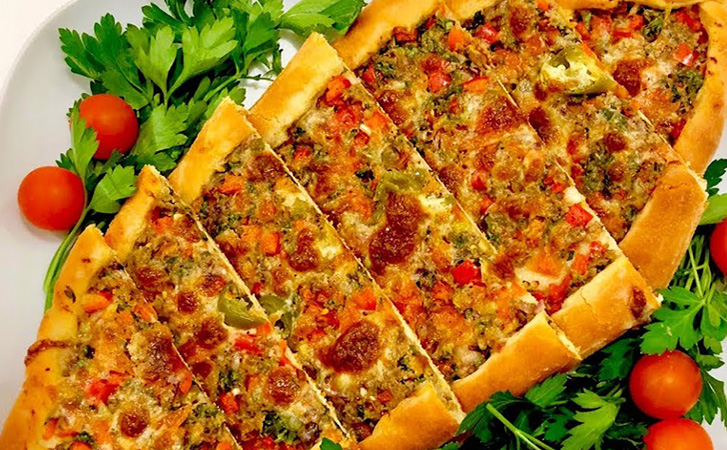Экономия по-турецки: пицца на тесте для лаваша. Сытно и расход начинки небольшой
