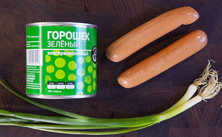 Кастрюля супа из банки горошка и 2 сосисок: простые продукты, а еды на несколько дней