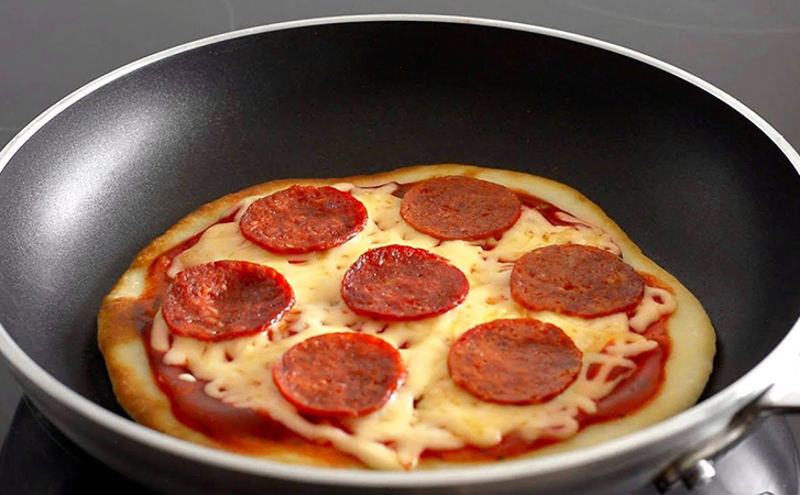 Пицца без духовки за 5 минут времени: готовим как итальянцы, когда торопятся