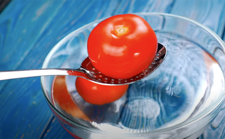 Делаем безвкусные помидоры мясистыми и сочными как дорогие сорта: нужна лишь вода