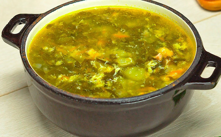 Кастрюля супа на неделю за 750 рублей: варим из щавеля, но блюдо получается сытно и не надоедает