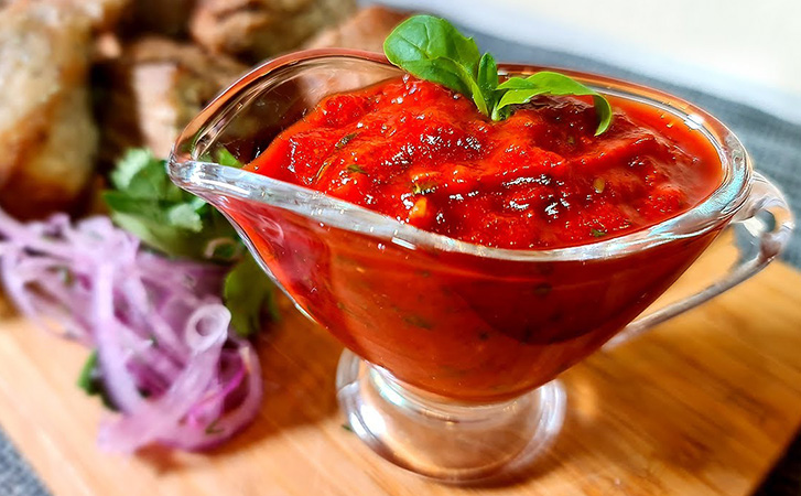 Превращаем томатную пасту в кавказский шашлычный соус. Подходит к любому мясу