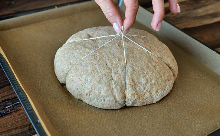 Печем хлеб по старинному французскому рецепту. Не полнит и можно есть даже вечером