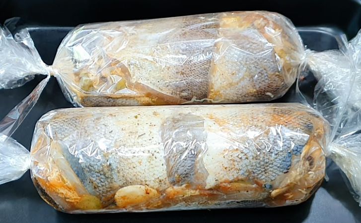 Рыба в рукаве. Универсальный рецепт для судака, хека или минтая: сочно и без лишних отходов