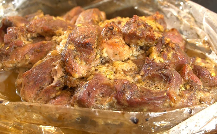 Особый маринад для самого жесткого мяса: размягчает за 3 часа. В основе всего лишь чеснок и вода
