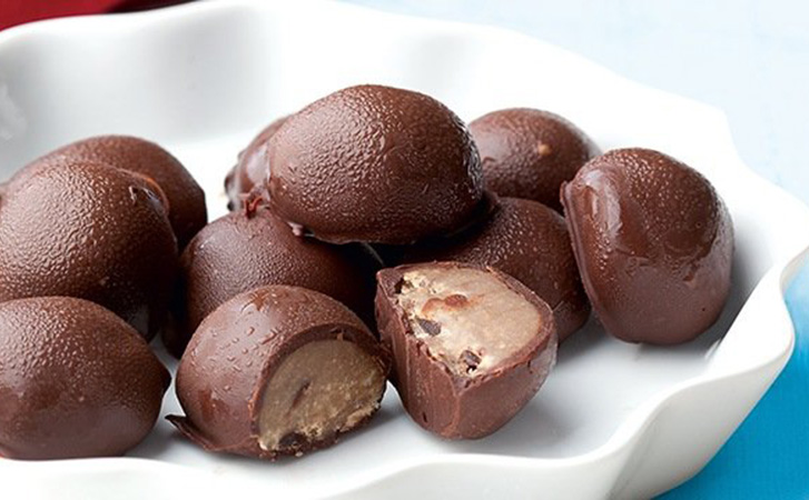Шоколадные профитроли с кокосом. Духовка и простые ингредиенты, а получается как из дорогой кондитерской