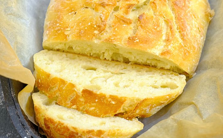 Показываем простой рецепт хлеба для тех, кто готовит его впервые. Хрустящая корочка будет с первого раза