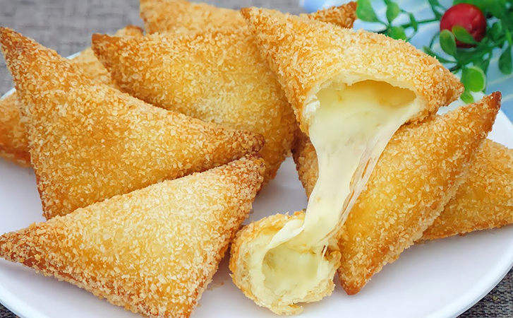 Треугольники с сыром без за 10 минут у плиты: вместо теста используем белый хлеб