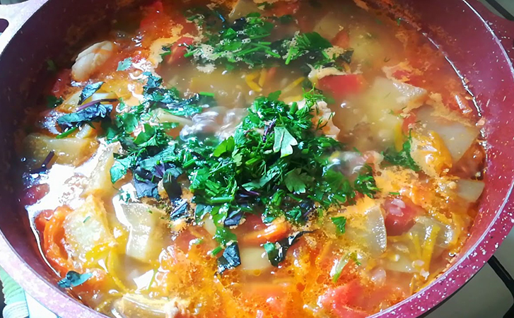 Превращаем осенние баклажаны в суп. Сытный и густой даже несмотря на то, что здесь нет мяса