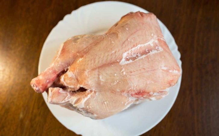 Показываем как разморозить курицу, мясо или рыбу за 10 минут без микроволновки