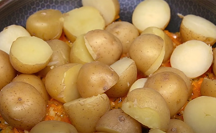Открыли заново для себя картошку: жарим с луком и морковью. Теперь ее просят каждый день, а на обычную не смотрят
