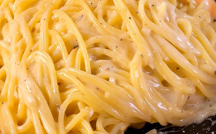 Паста Альфредо. Берем спагетти и самые простые ингредиенты, а получается ресторанное блюдо