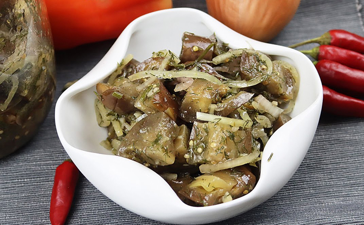 Маринуем баклажаны как грибы: потом достаточно открыть и на столе готовый салат