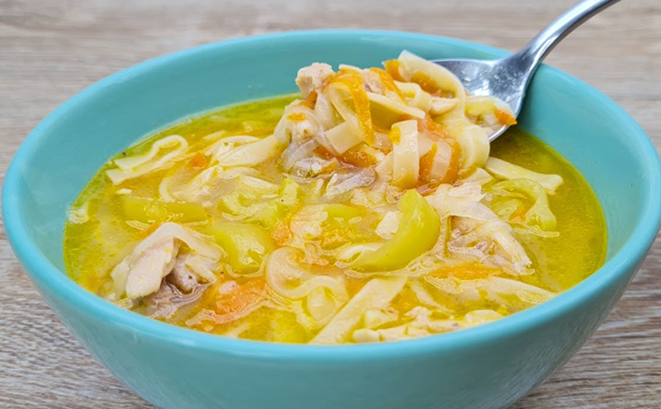 Делаем куриный суп сытнее и насыщеннее в 2 раза. Мяса 400 граммов, но кажется, что его там в несколько раз больше