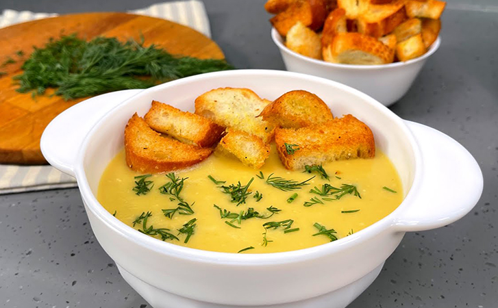 В сезон кабачков из них можно делать не только гарнир, но и суп: потрясающий вкус и на столе уже через 20 минут