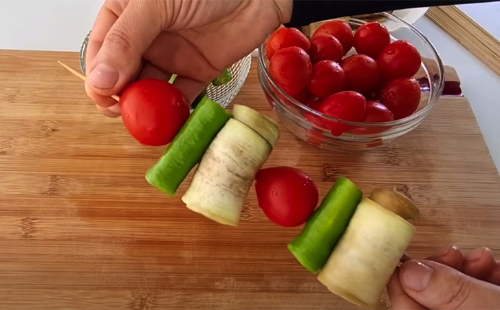 Превращаем баклажаны в гениальный шашлык: добавляем фарш и острый перец. Турецкий рецепт