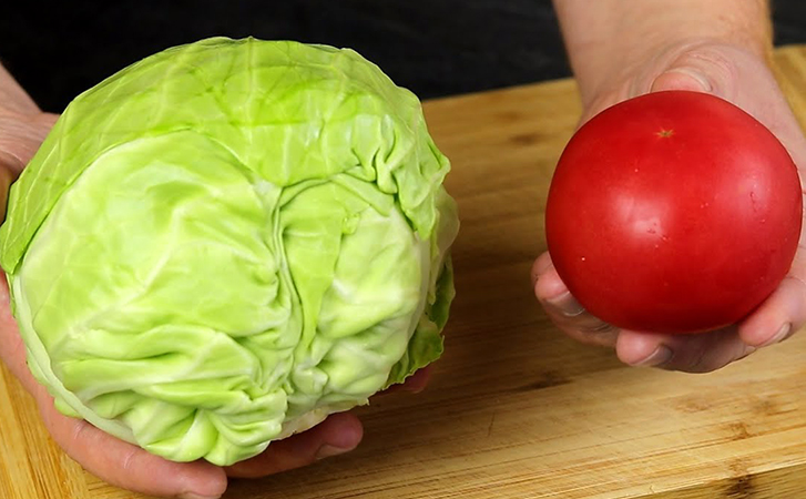 Капуста и помидор. Два базовых овоща за минуту становятся главным салатом лета