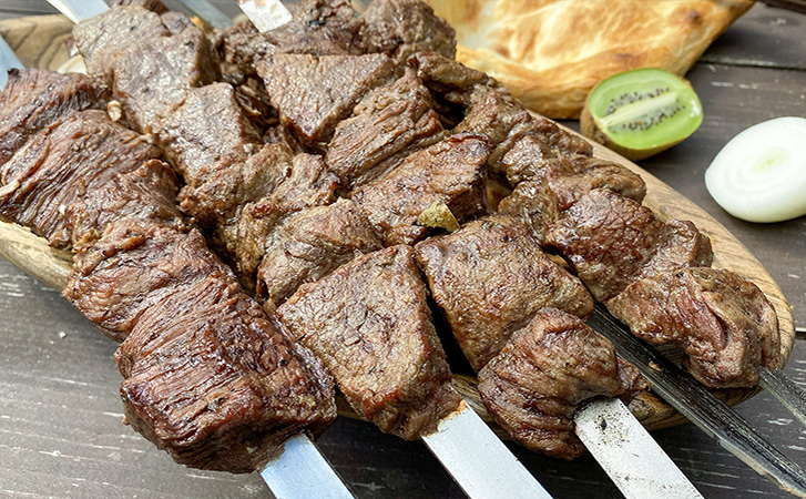 Мягкий шашлык из самого жесткого мяса. Делаем куски сочными при помощи особого маринада