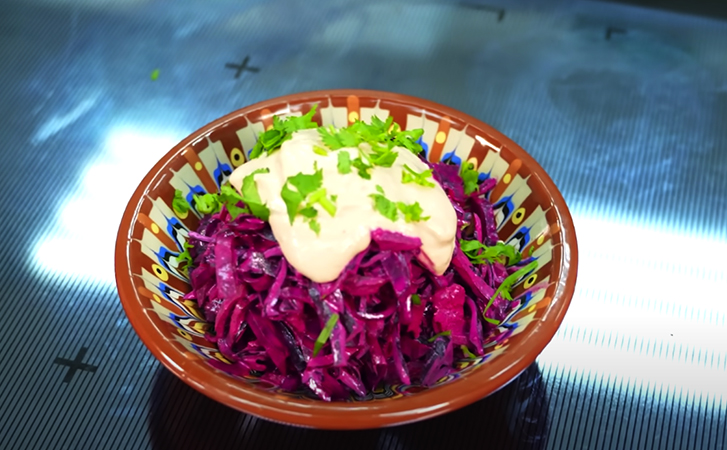 Красный салат из свеклы по рецепту Сальвадора Дали. Художник опубликовал его в 1973 году